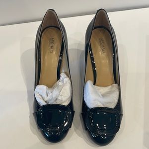 Michael Kors | Pauline black closed toe patent leather heels size 7.5